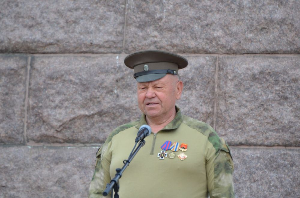 Краснодон отметил 11-летие ЛНР митингом «Моя Республика! Моя семья!» Краснодон отметил 11-летие ЛНР митингом «Моя Республика! Моя семья!»