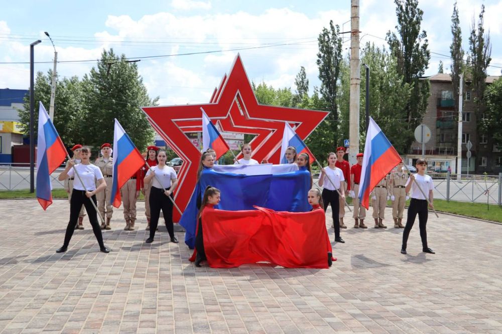 Сквер Защитников Отечества в честь Дня Республики открыли в Стаханове, сообщили в городской администрации Сквер Защитников Отечества в честь Дня Республики открыли в Стаханове, сообщили в городской администрации