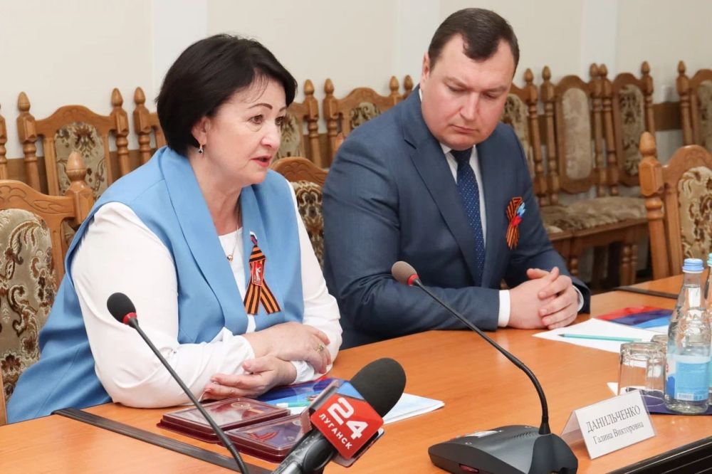 Глава ЛНР провел встречу с сопредседателем Всероссийской ассоциации развития местного самоуправления Глава ЛНР провел встречу с сопредседателем Всероссийской ассоциации развития местного самоуправления