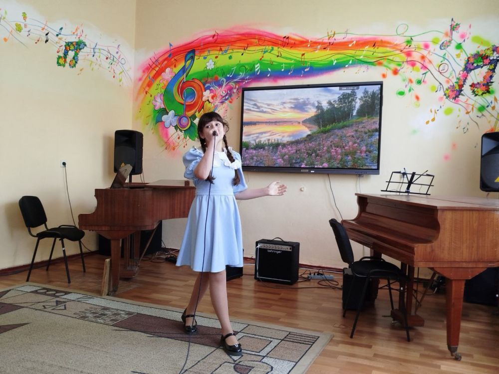 Ко Дню Луганской Народной Республики музей и музыкальная школа подготовили историко-музыкальный экскурс «Я люблю тебя, родной Донбасс» Ко Дню Луганской Народной Республики музей и музыкальная школа подготовили историко-музыкальный экскурс «Я люблю тебя, родной Донбасс»