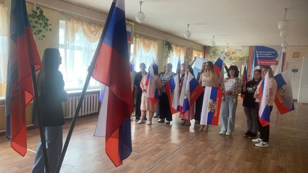 «Мы прошли не легкий путь!» Под таким названием прошел флешмоб, в котором приняли участие ДК им. Т. Г. Шевченко пгт Большекаменка, ГБОУ ЛНР «Большекаменская школа им. С. И. Титаренко», Отдел жизнеобеспечения пгт Кленовый... «Мы прошли не легкий путь!» Под таким названием прошел флешмоб, в котором приняли участие ДК им. Т. Г. Шевченко пгт Большекаменка, ГБОУ ЛНР «Большекаменская школа им. С. И. Титаренко», Отдел жизнеобеспечения пгт Кленовый...