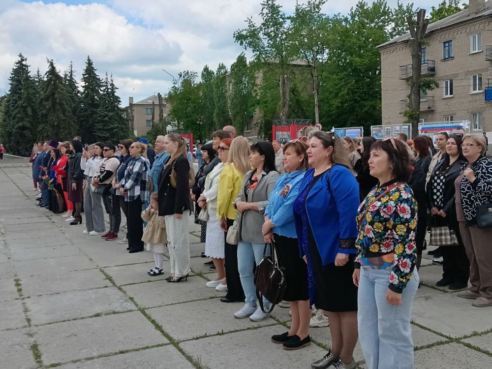 12 мая – одна из важнейших дат в истории Луганской Народной Республики, ставшая символом 12 мая – одна из важнейших дат в истории Луганской Народной Республики, ставшая символом