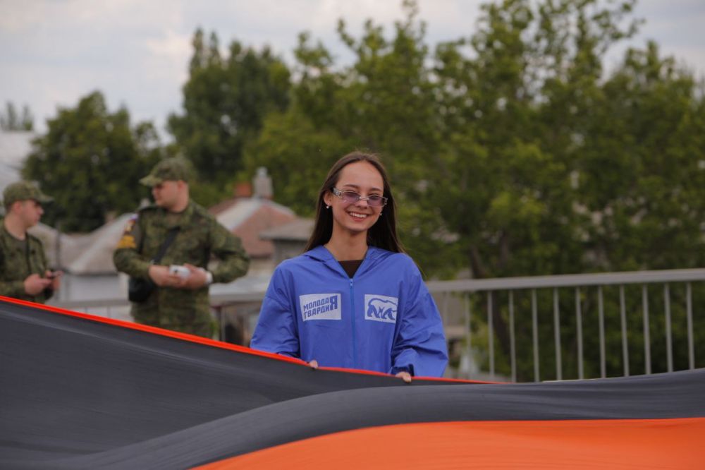 Георгиевская лента единства: в Луганске прошла патриотическая акция ко Дню Луганской Народной Республики Георгиевская лента единства: в Луганске прошла патриотическая акция ко Дню Луганской Народной Республики