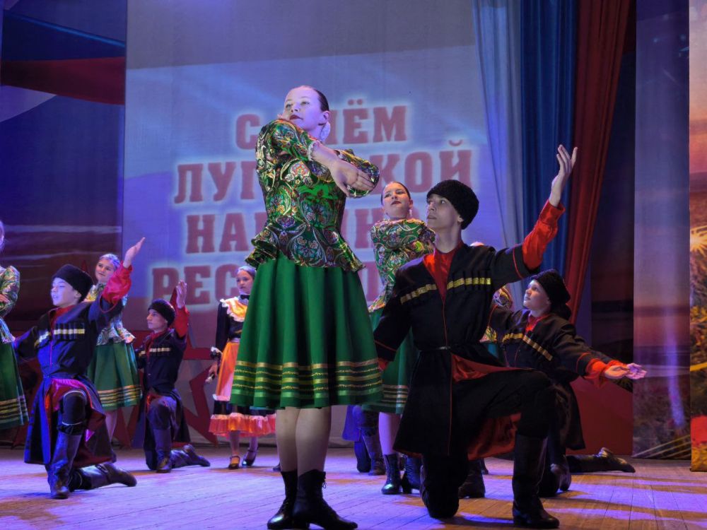 Евгений Морозов: Брянка отметила День Луганской Народной Республики большим праздничным концертом Евгений Морозов: Брянка отметила День Луганской Народной Республики большим праздничным концертом