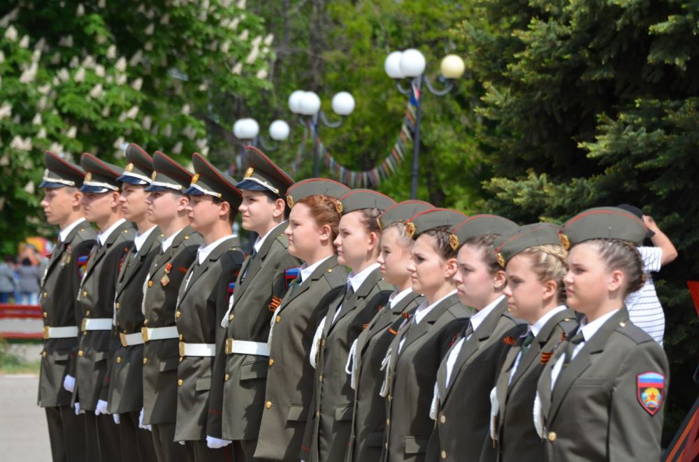 Краснодон отметил 11-летие ЛНР митингом «Моя Республика! Моя семья!» Краснодон отметил 11-летие ЛНР митингом «Моя Республика! Моя семья!»