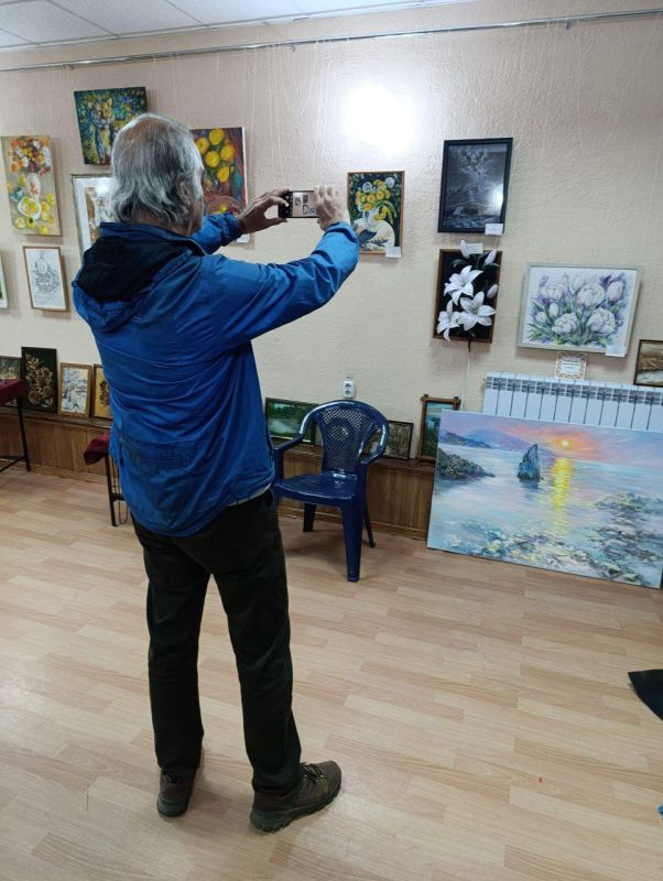 Андрей Рубанцов: В преддверии Дня Республики "Ровенецкую слободу" посетил чешский журналист, председатель "Общества друзей ЛНР и ДНР" в Чехии, представитель Чешского культурного центра имени Юлиуса Фучика в Луганске... Андрей Рубанцов: В преддверии Дня Республики "Ровенецкую слободу" посетил чешский журналист, председатель "Общества друзей ЛНР и ДНР" в Чехии, представитель Чешского культурного центра имени Юлиуса Фучика в Луганске...