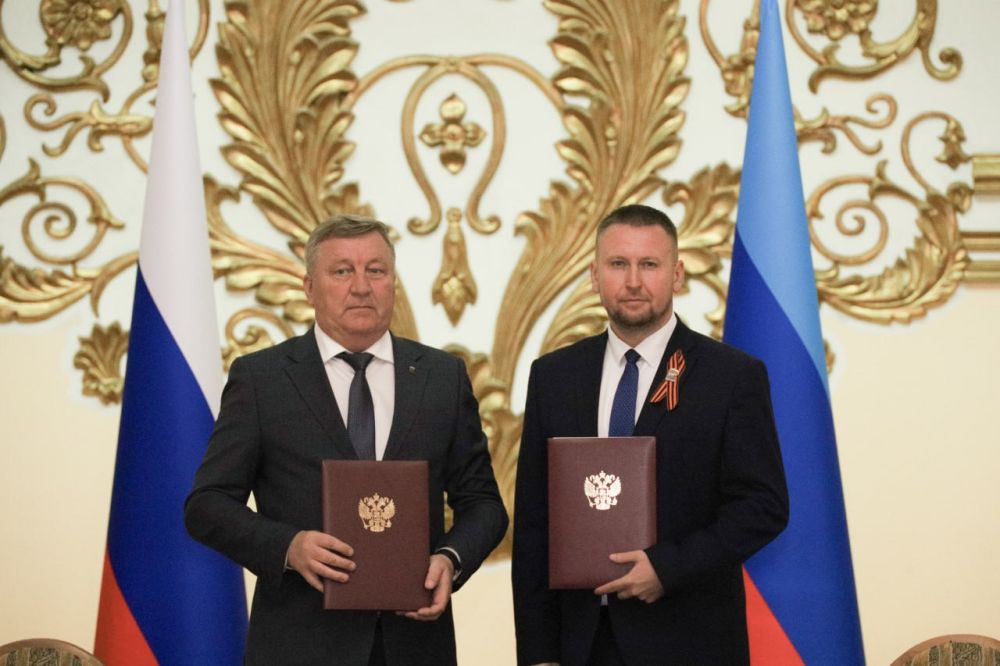 Константин Бутримов: В Народном Совете состоялось подписание шести соглашений о межпарламентском сотрудничестве с парламентами субъектов РФ Константин Бутримов: В Народном Совете состоялось подписание шести соглашений о межпарламентском сотрудничестве с парламентами субъектов РФ