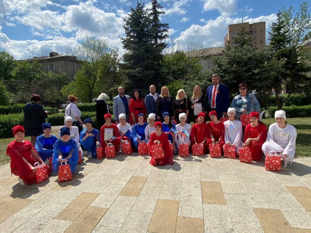 Творческие коллективы Алчевска представили наш город в республиканском фестивале-конкурсе "Песни, опаленные войной" Творческие коллективы Алчевска представили наш город в республиканском фестивале-конкурсе "Песни, опаленные войной"