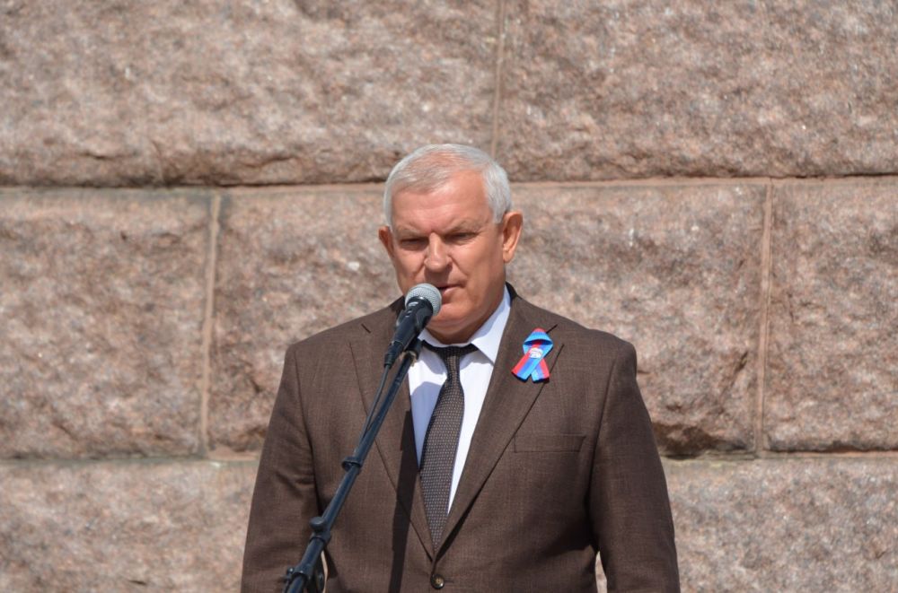 Краснодон отметил 11-летие ЛНР митингом «Моя Республика! Моя семья!» Краснодон отметил 11-летие ЛНР митингом «Моя Республика! Моя семья!»