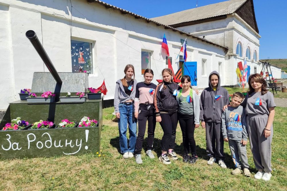 В Свердловском муниципалитете отметили 11-летие ЛНР В Свердловском муниципалитете отметили 11-летие ЛНР