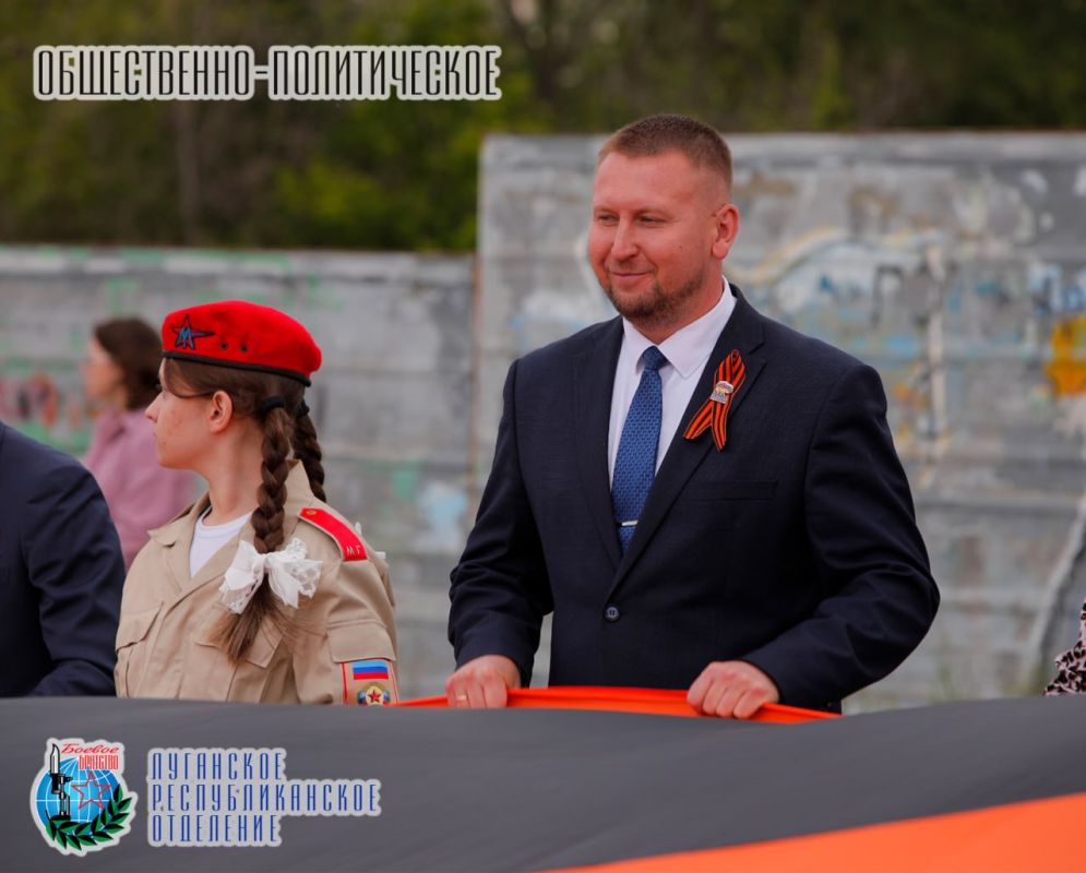 12 мая в День Луганской Народной Республики в столице республики прошла патриотическая акция «Георгиевская лента единства» 12 мая в День Луганской Народной Республики в столице республики прошла патриотическая акция «Георгиевская лента единства»