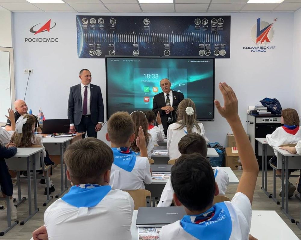11 лет Луганской Народной Республике! 11 лет Луганской Народной Республике!