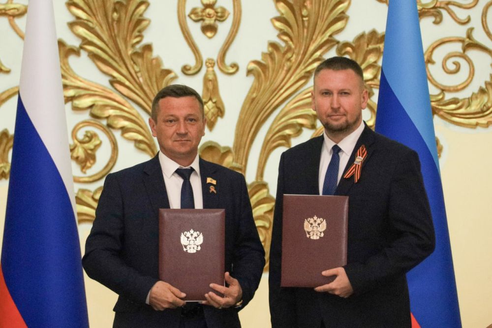 Константин Бутримов: В Народном Совете состоялось подписание шести соглашений о межпарламентском сотрудничестве с парламентами субъектов РФ Константин Бутримов: В Народном Совете состоялось подписание шести соглашений о межпарламентском сотрудничестве с парламентами субъектов РФ