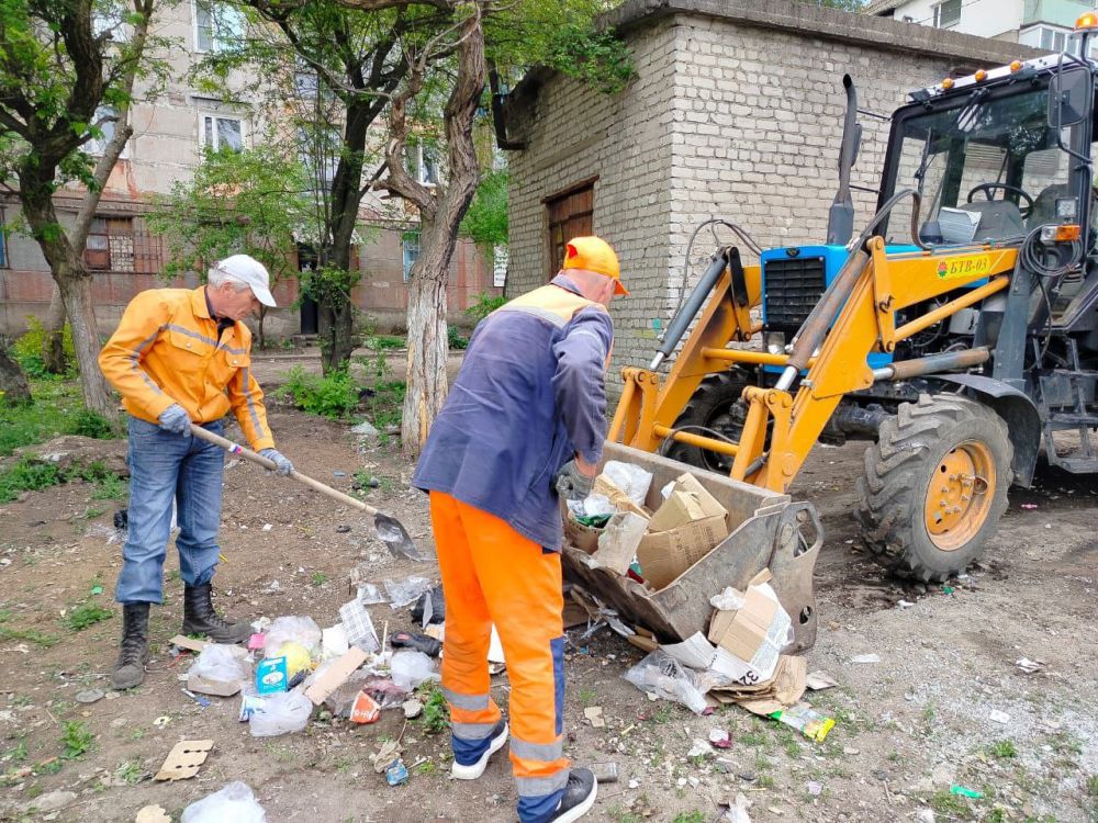 В Стаханове продолжаются работы по очистке города от мусора В Стаханове продолжаются работы по очистке города от мусора