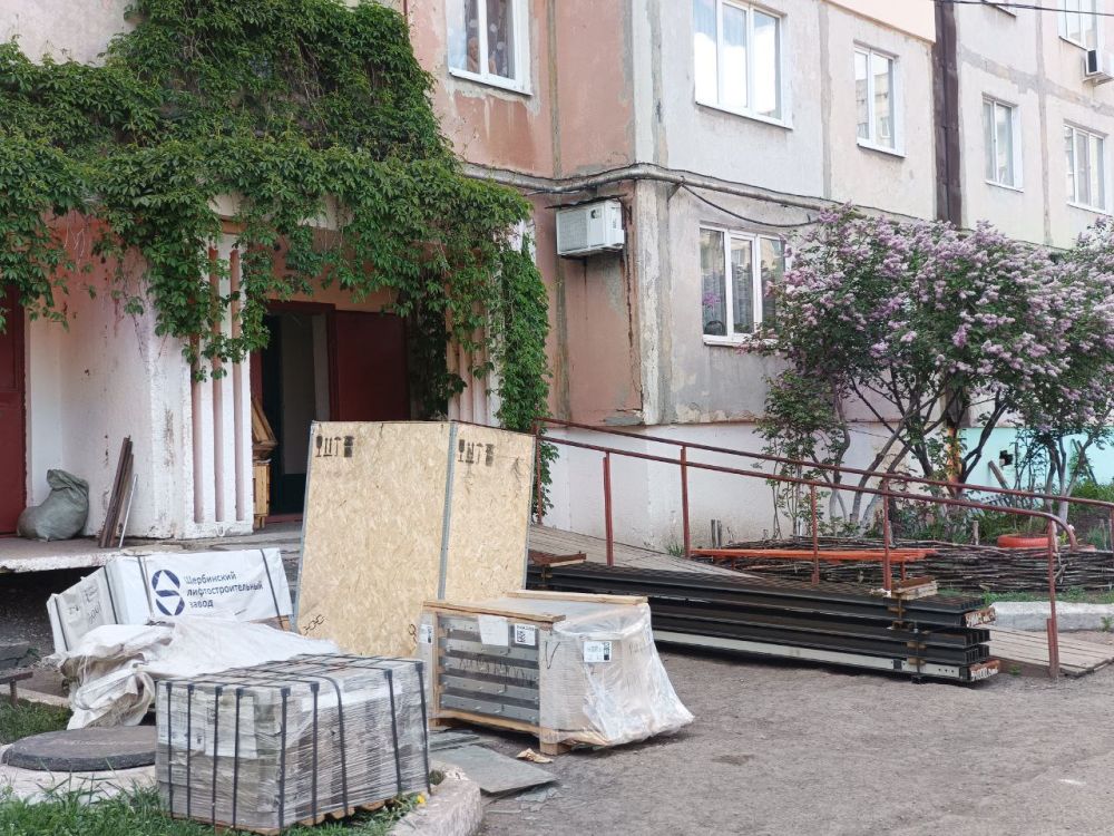 В городском округе город Ровеньки продолжаются работы по установке новых лифтов В городском округе город Ровеньки продолжаются работы по установке новых лифтов