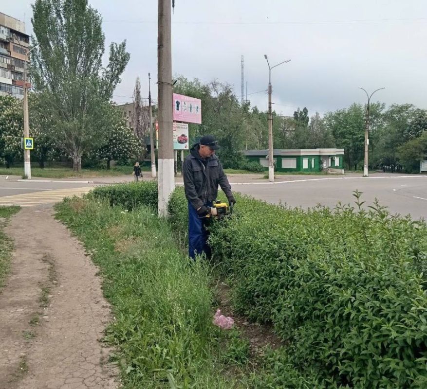 Коммунальные службы проводят работы на территории города Коммунальные службы проводят работы на территории города