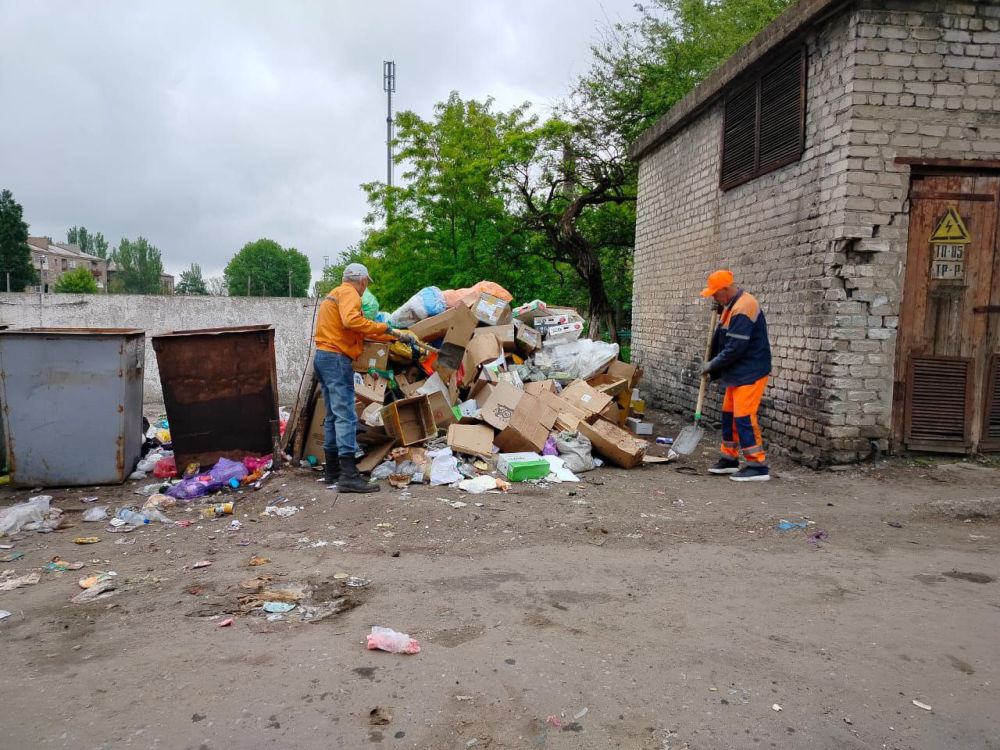 В Стаханове продолжаются работы по очистке города от мусора В Стаханове продолжаются работы по очистке города от мусора