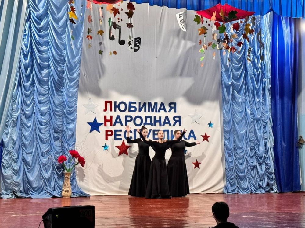 12 мая сотрудники филиала «Клуб пгт. Южная -Ломоватка» провели концерт, посвященный Дню рождения Луганской Народной Республики «Цвети, Республика моя» 12 мая сотрудники филиала «Клуб пгт. Южная -Ломоватка» провели концерт, посвященный Дню рождения Луганской Народной Республики «Цвети, Республика моя»