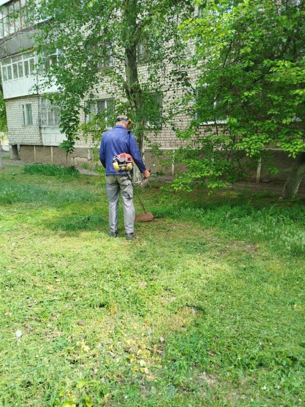 Коммунальные будни. Общество с ограниченной ответственностью "КОМ-СЕРВИС" ведет работы: по текущему ремонту отдельных участков трубопроводов внутридомовой системы водоснабжения подъезда № 1, многоквартирного дома № 3... Коммунальные будни. Общество с ограниченной ответственностью "КОМ-СЕРВИС" ведет работы: по текущему ремонту отдельных участков трубопроводов внутридомовой системы водоснабжения подъезда № 1, многоквартирного дома № 3...
