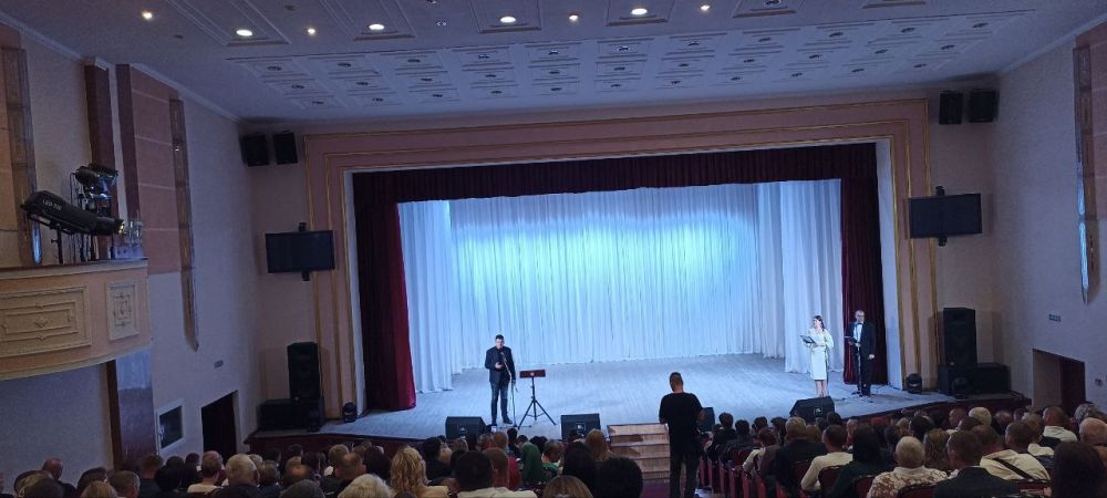 Олег Коваль: 13 мая принял участие в торжественной церемонии вручения аттестатов выпускникам Луганского высшего училища физической культуры Олег Коваль: 13 мая принял участие в торжественной церемонии вручения аттестатов выпускникам Луганского высшего училища физической культуры
