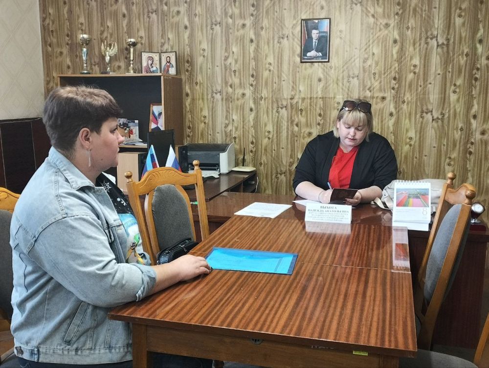 Прием граждан. Сегодня, 13 мая, депутат Краснолучского городского Совета Надежда Выхота провела прием граждан по личным вопросам в городе Вахрушево Прием граждан. Сегодня, 13 мая, депутат Краснолучского городского Совета Надежда Выхота провела прием граждан по личным вопросам в городе Вахрушево