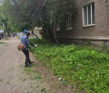 Коммунальные службы проводят работы на территории города Коммунальные службы проводят работы на территории города