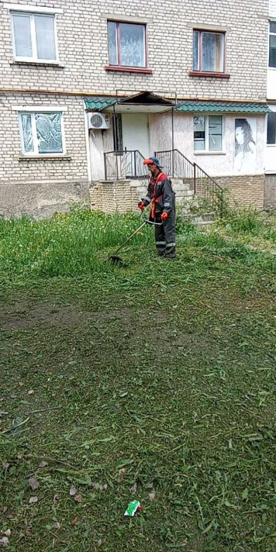 Коммунальные будни. Работники общества с ограниченной ответственностью "Арнстрой" ведут работы по текущему ремонту отдельных участков трубопроводов внутридомовой системы водоснабжения многоквартирного дома № 2, ул. Гагарина... Коммунальные будни. Работники общества с ограниченной ответственностью "Арнстрой" ведут работы по текущему ремонту отдельных участков трубопроводов внутридомовой системы водоснабжения многоквартирного дома № 2, ул. Гагарина...