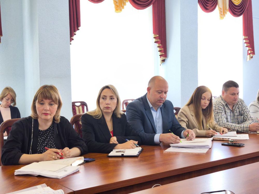 Сергей Козенко: Сегодня провел расширенное аппаратное совещание с участием руководителей структурных подразделений Администрации, а также начальников отделов и управления по жизнеобеспечению населенных пунктов округа Сергей Козенко: Сегодня провел расширенное аппаратное совещание с участием руководителей структурных подразделений Администрации, а также начальников отделов и управления по жизнеобеспечению населенных пунктов округа