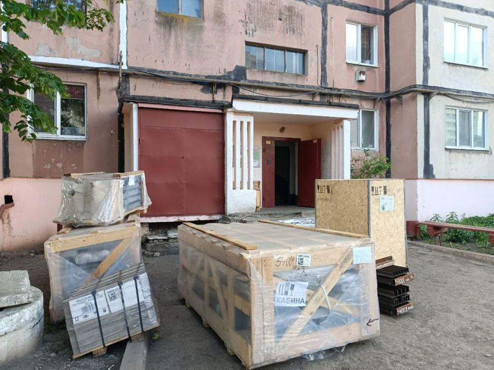 В городском округе город Ровеньки продолжаются работы по установке новых лифтов В городском округе город Ровеньки продолжаются работы по установке новых лифтов
