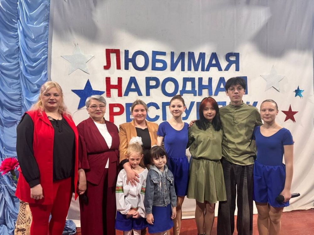 12 мая сотрудники филиала «Клуб пгт. Южная -Ломоватка» провели концерт, посвященный Дню рождения Луганской Народной Республики «Цвети, Республика моя» 12 мая сотрудники филиала «Клуб пгт. Южная -Ломоватка» провели концерт, посвященный Дню рождения Луганской Народной Республики «Цвети, Республика моя»