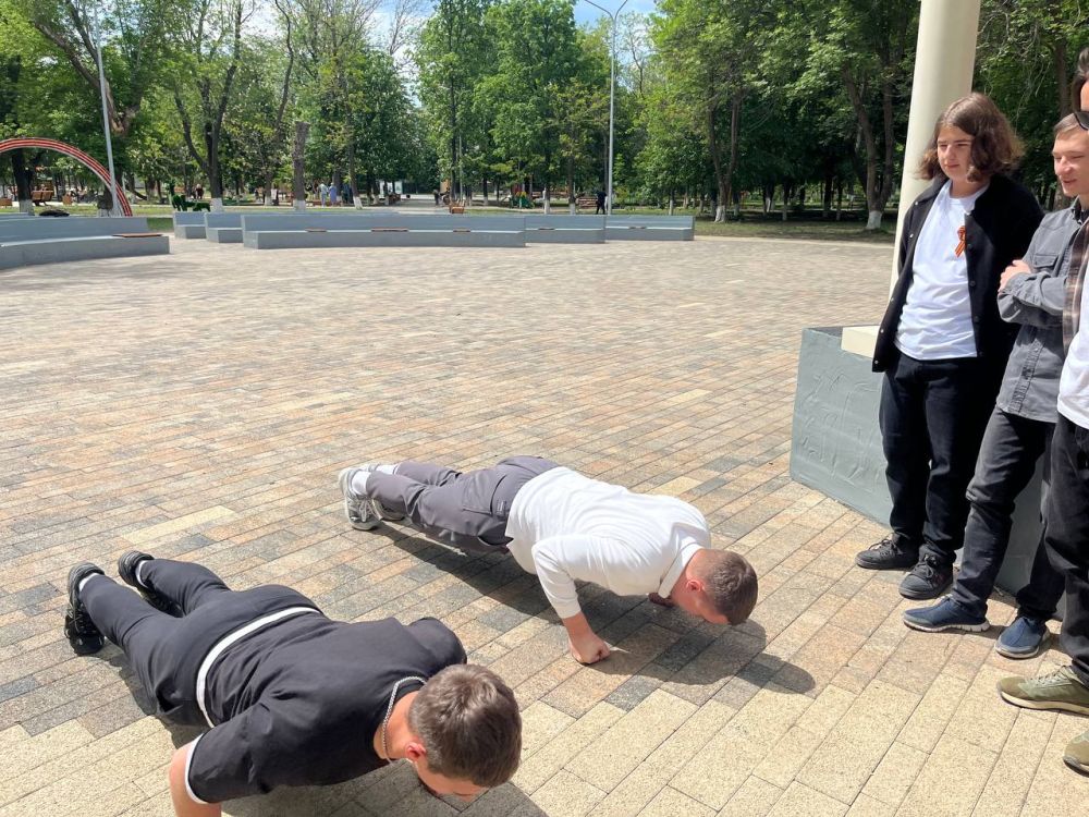 В Краснодоне провели квест для молодежи, посвященный Дню Республики В Краснодоне провели квест для молодежи, посвященный Дню Республики