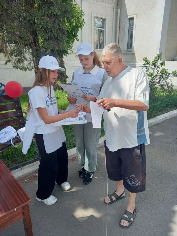 Волонтеры голосования за благоустройство общественных пространств продолжают работать Волонтеры голосования за благоустройство общественных пространств продолжают работать