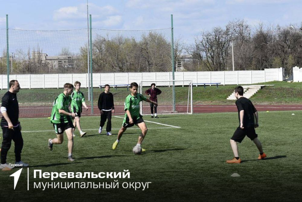 Наши спортсмены. В разных городах ЛНР прошёл муниципальный этап по мини-футболу Цикла спортивных мероприятий «Будь Первым!» Наши спортсмены. В разных городах ЛНР прошёл муниципальный этап по мини-футболу Цикла спортивных мероприятий «Будь Первым!»