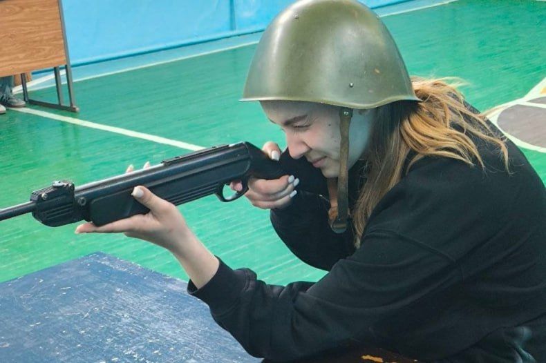 В Бирюковской средней школе прошла увлекательная военно-спортивная игра «Зарница» В Бирюковской средней школе прошла увлекательная военно-спортивная игра «Зарница»