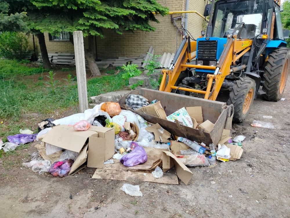 В Стаханове продолжаются работы по очистке города от мусора В Стаханове продолжаются работы по очистке города от мусора