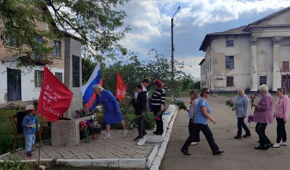 В честь 80-й годовщины Победы в Великой Отечественной войне депутаты Совета городского округа организовали небольшой автопробег В честь 80-й годовщины Победы в Великой Отечественной войне депутаты Совета городского округа организовали небольшой автопробег