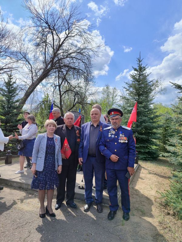 В честь 80-й годовщины Победы в Великой Отечественной войне депутаты Совета городского округа организовали небольшой автопробег В честь 80-й годовщины Победы в Великой Отечественной войне депутаты Совета городского округа организовали небольшой автопробег
