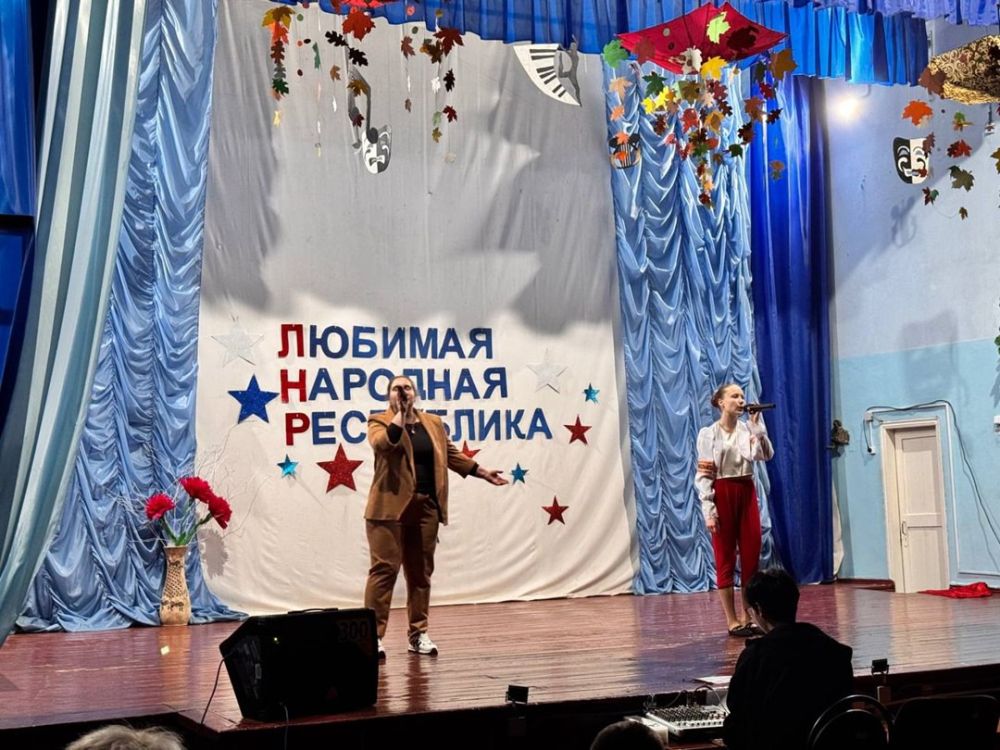 12 мая сотрудники филиала «Клуб пгт. Южная -Ломоватка» провели концерт, посвященный Дню рождения Луганской Народной Республики «Цвети, Республика моя» 12 мая сотрудники филиала «Клуб пгт. Южная -Ломоватка» провели концерт, посвященный Дню рождения Луганской Народной Республики «Цвети, Республика моя»