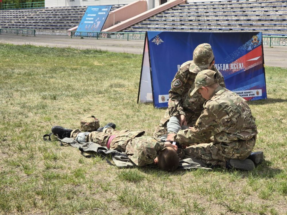 Победителями регионального этапа в военно-патриотической игре "Зарница 2.0" в средней возрастной категории стали команда "Честь и Слава" Ясеновской гимназии им.Ю.В.Стеценко Победителями регионального этапа в военно-патриотической игре "Зарница 2.0" в средней возрастной категории стали команда "Честь и Слава" Ясеновской гимназии им.Ю.В.Стеценко
