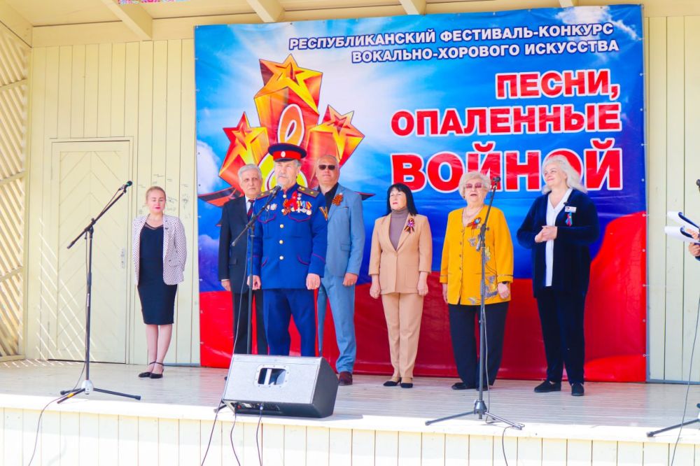 12 мая в сквере имени Молодой гвардии состоялся Республиканский фестиваль вокально-хоровых коллективов «Песни, опаленные войной», приуроченный ко Дню Луганской Народной Республики, Году защитника Отечества и 80-летию Великой... 12 мая в сквере имени Молодой гвардии состоялся Республиканский фестиваль вокально-хоровых коллективов «Песни, опаленные войной», приуроченный ко Дню Луганской Народной Республики, Году защитника Отечества и 80-летию Великой...