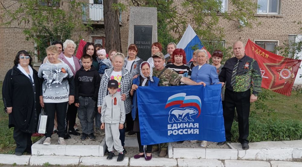 В честь 80-й годовщины Победы в Великой Отечественной войне депутаты Совета городского округа организовали небольшой автопробег В честь 80-й годовщины Победы в Великой Отечественной войне депутаты Совета городского округа организовали небольшой автопробег