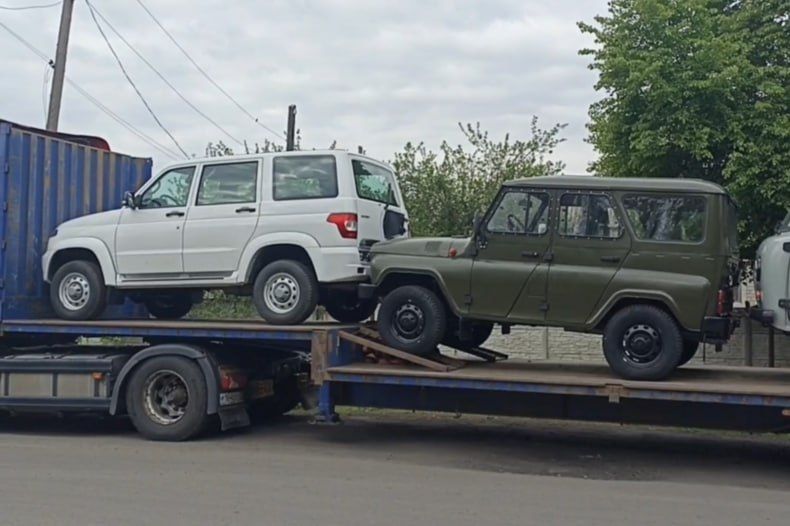 Из Красноярского края поступила партия из четырёх внедорожников для передачи в войсковые части Из Красноярского края поступила партия из четырёх внедорожников для передачи в войсковые части