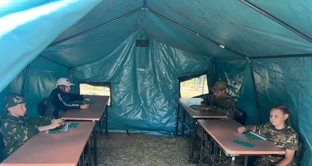 Победителями регионального этапа в военно-патриотической игре "Зарница 2.0" в средней возрастной категории стали команда "Честь и Слава" Ясеновской гимназии им.Ю.В.Стеценко Победителями регионального этапа в военно-патриотической игре "Зарница 2.0" в средней возрастной категории стали команда "Честь и Слава" Ясеновской гимназии им.Ю.В.Стеценко
