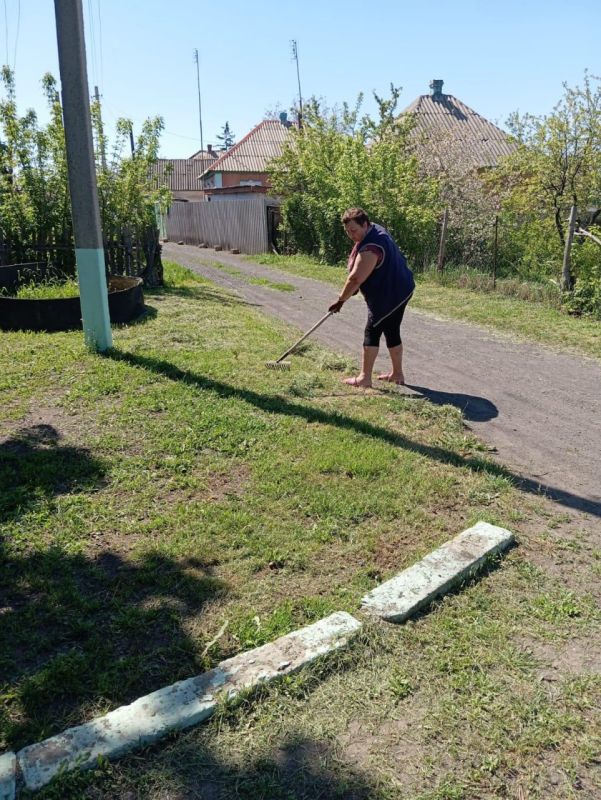 В Дубовском состоялся очередной субботник В Дубовском состоялся очередной субботник