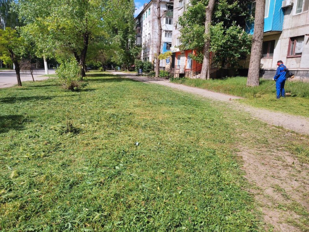 Работа по благоустройству города продолжается Работа по благоустройству города продолжается