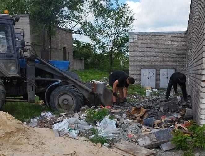 Коммунальные службы проводят работы на территории города Коммунальные службы проводят работы на территории города