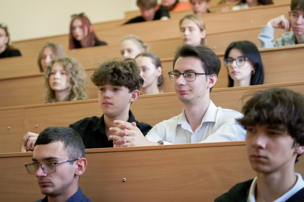 Пришло ваше время!. Мы встретились со студентами ЛГПУ и ЛГАКИ, чтобы рассказать про форумную кампанию Росмолодёжи и Тавриду.АРТ. В этом нам помогли: Пришло ваше время!. Мы встретились со студентами ЛГПУ и ЛГАКИ, чтобы рассказать про форумную кампанию Росмолодёжи и Тавриду.АРТ. В этом нам помогли: