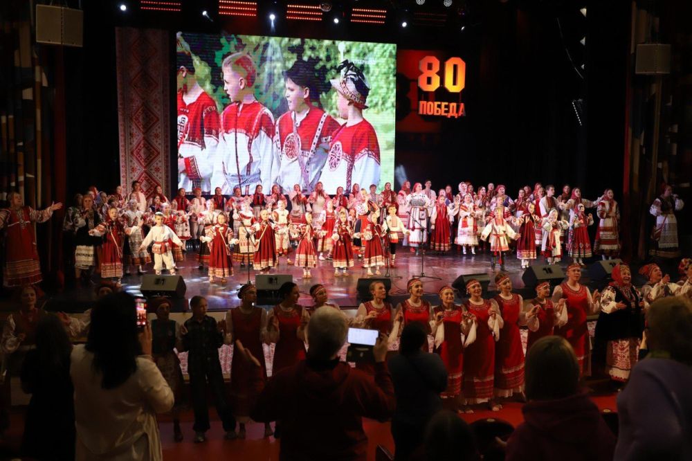 В Брянске завершился XV Всероссийский фестиваль детско-юношеских и молодёжных коллективов и исполнителей народной музыки им. Виталия Гаврилова. Он проводился в рамках проекта «Как на Красной горке» под эгидой президентского... В Брянске завершился XV Всероссийский фестиваль детско-юношеских и молодёжных коллективов и исполнителей народной музыки им. Виталия Гаврилова. Он проводился в рамках проекта «Как на Красной горке» под эгидой президентского...