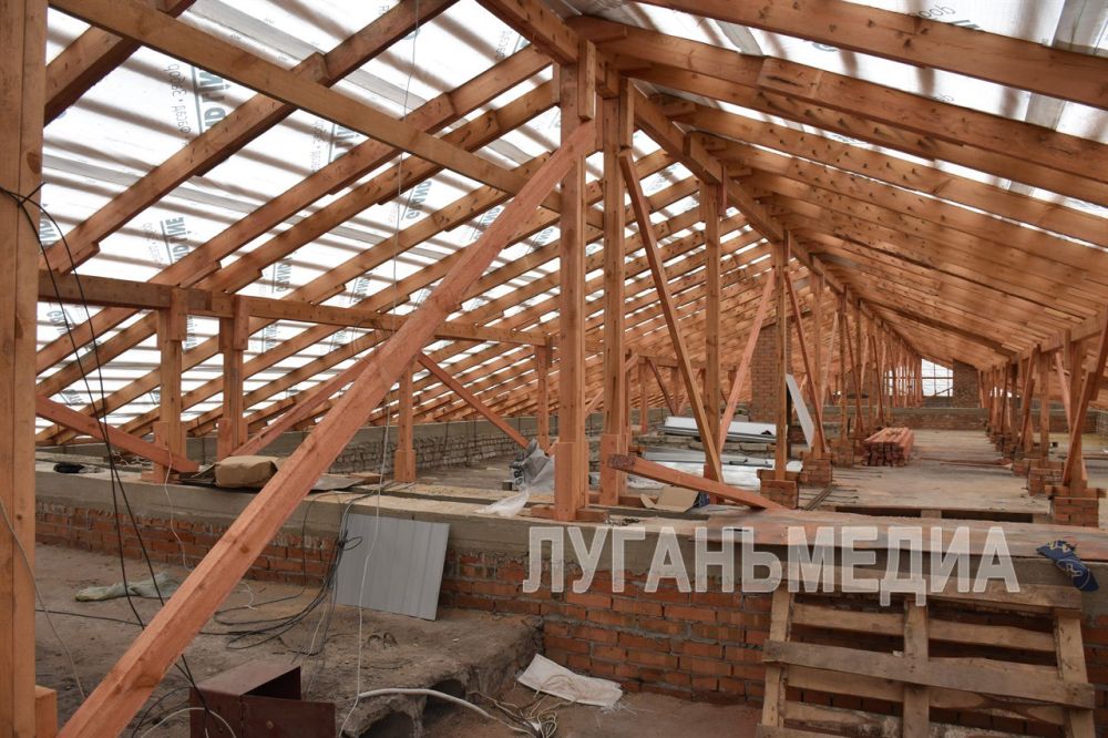 В Антраците продолжается капитальный ремонт средней школы №3 В Антраците продолжается капитальный ремонт средней школы №3