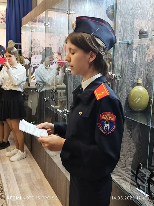 Игорь Рябушкин: Сегодня я имел честь присутствовать на линейке в школе № 55 имени Константина Рокоссовского в г. Луганске, посвящённой открытию новой экспозиции музейной комнаты «Герои Сталинградской битвы – наши земляки» Игорь Рябушкин: Сегодня я имел честь присутствовать на линейке в школе № 55 имени Константина Рокоссовского в г. Луганске, посвящённой открытию новой экспозиции музейной комнаты «Герои Сталинградской битвы – наши земляки»